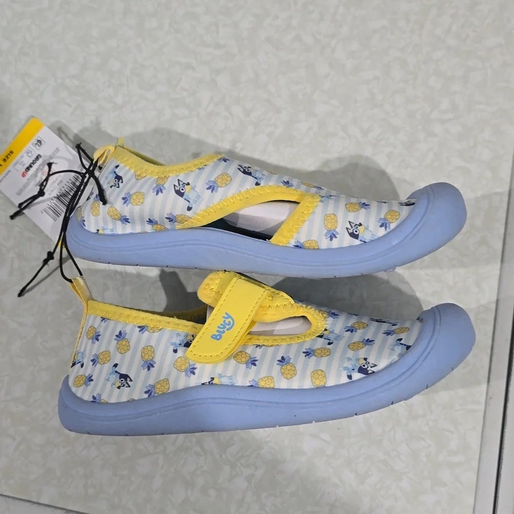 GroundUp Bluey and pineapple Light Blue Water Shoes Size 11/12‎ NWT